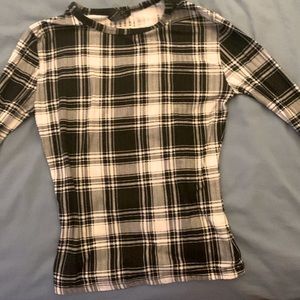 Rue 21 XS Black and white